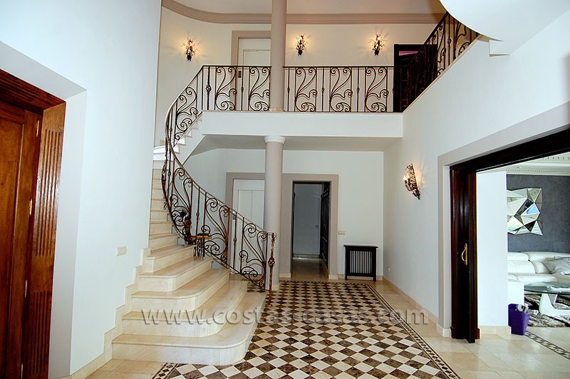 Villa exclusive de style andalou à vendre dans la zone de Marbella - Benahavis