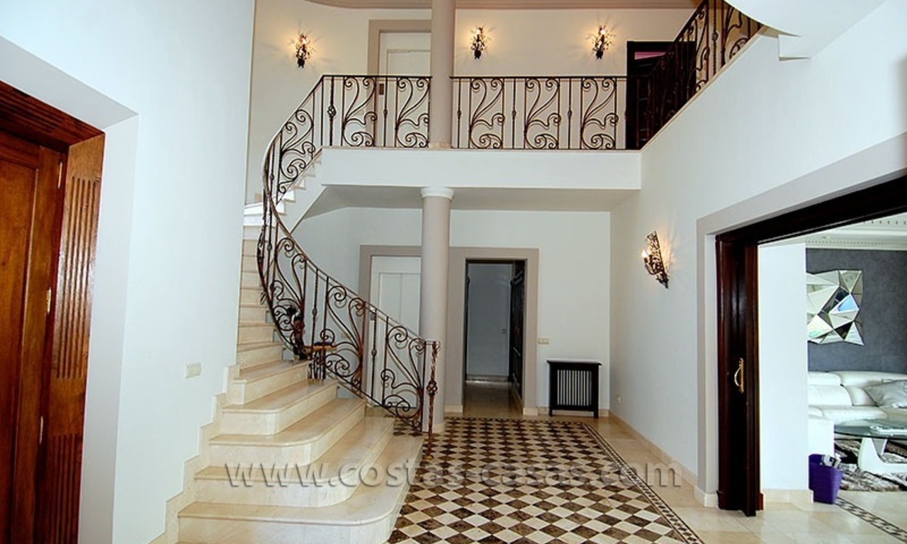 Villa exclusive de style andalou à vendre dans la zone de Marbella - Benahavis 0