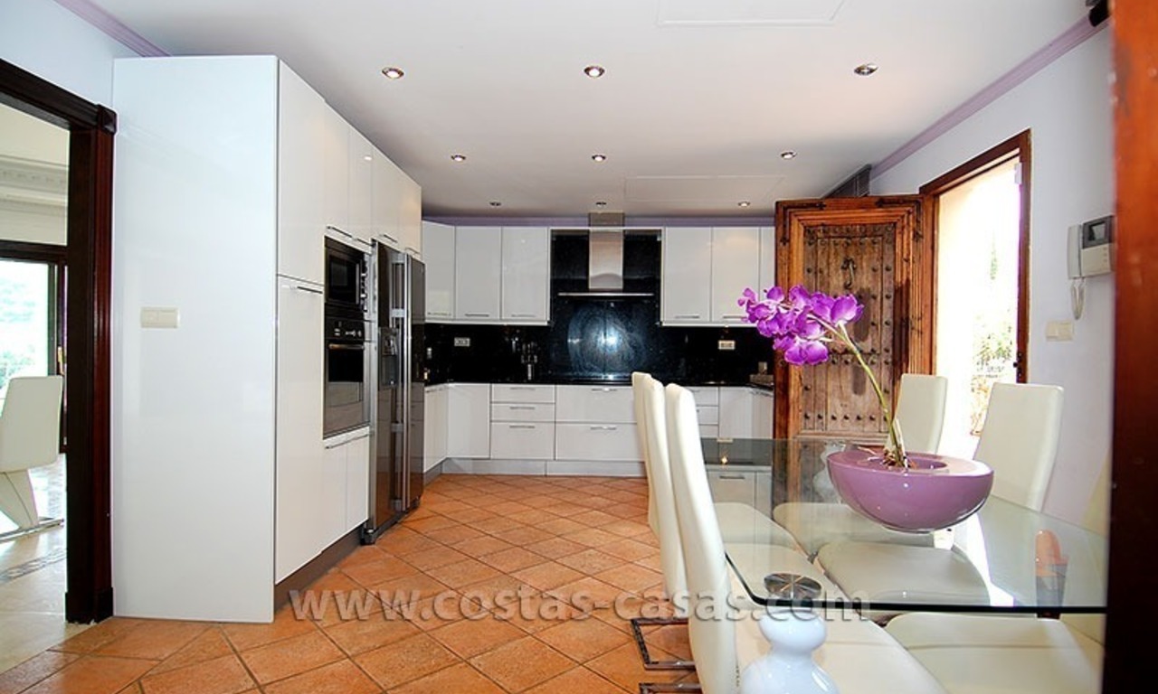 Villa exclusive de style andalou à vendre dans la zone de Marbella - Benahavis 24