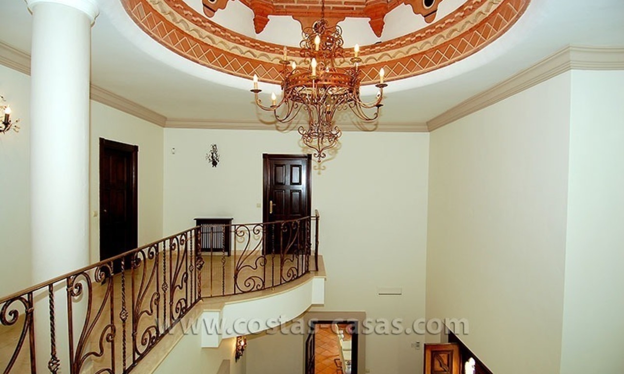 Villa exclusive de style andalou à vendre dans la zone de Marbella - Benahavis 16
