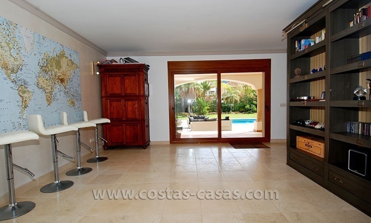 Villa exclusive de style andalou à vendre dans la zone de Marbella - Benahavis 35