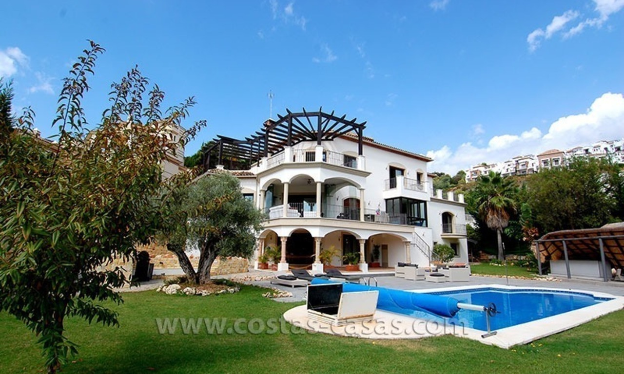 Villa exclusive de style andalou à vendre dans la zone de Marbella - Benahavis 2