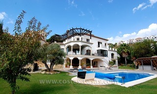 Villa exclusive de style andalou à vendre dans la zone de Marbella - Benahavis 2