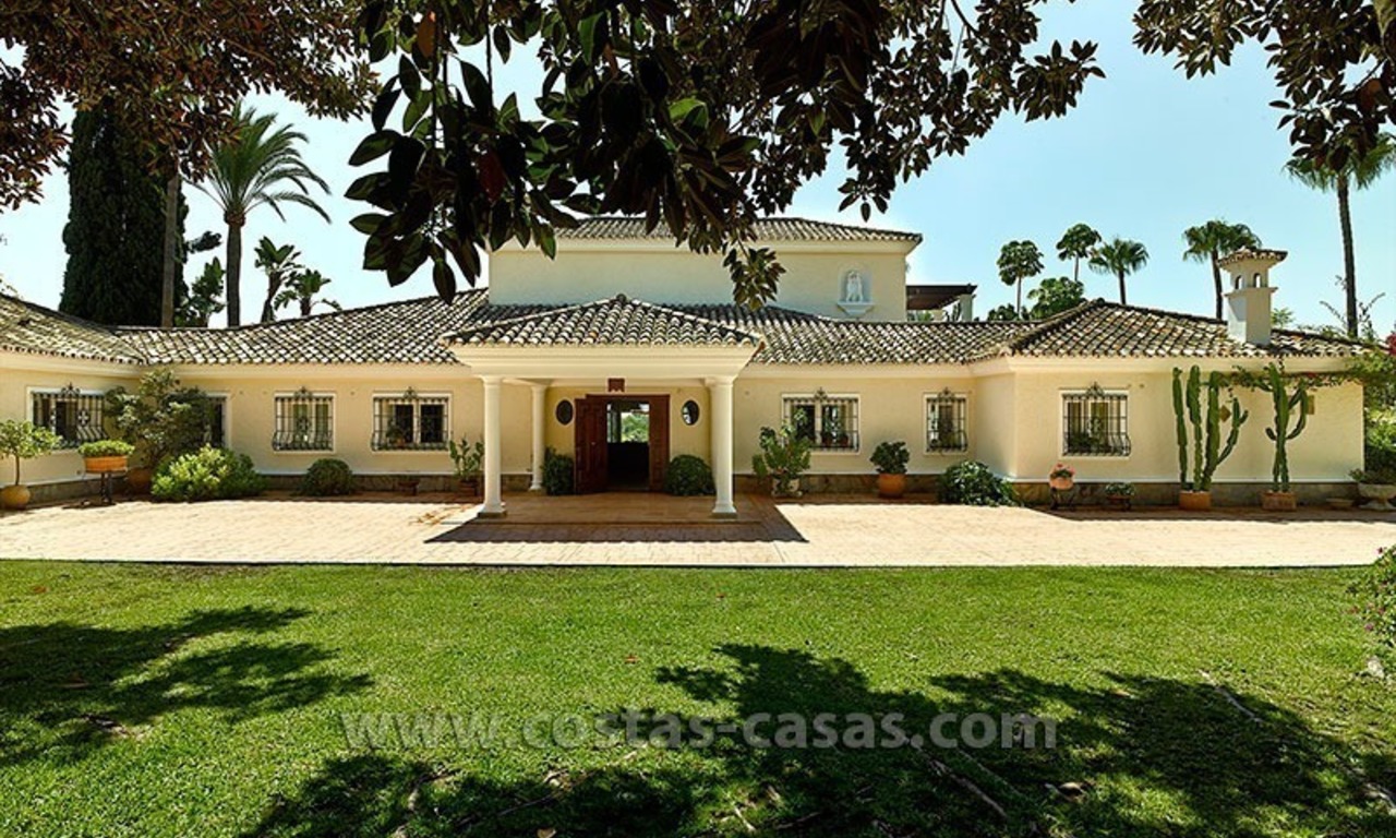 Villa exclusive de style andalou à vendre à Marbella - Benahavis 1