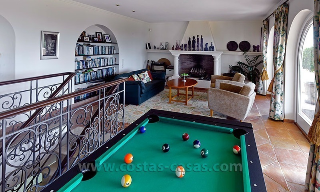Villa exclusive de style andalou à vendre à Marbella - Benahavis 14