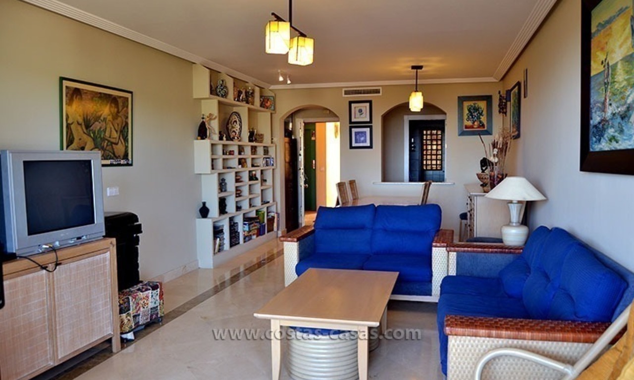À vendre dans la zone de Marbella - Benahavis: Appartement sur le parcours de golf 12
