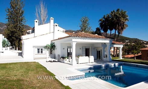 À vendre: bonne orientation, spacieuse et totalement rénovée, villa à Marbella 