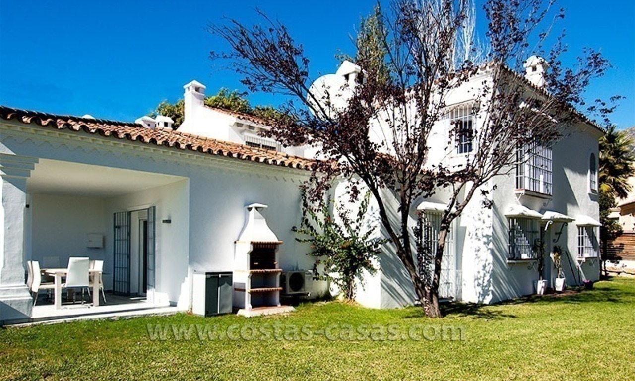 À vendre: bonne orientation, spacieuse et totalement rénovée, villa à Marbella 1