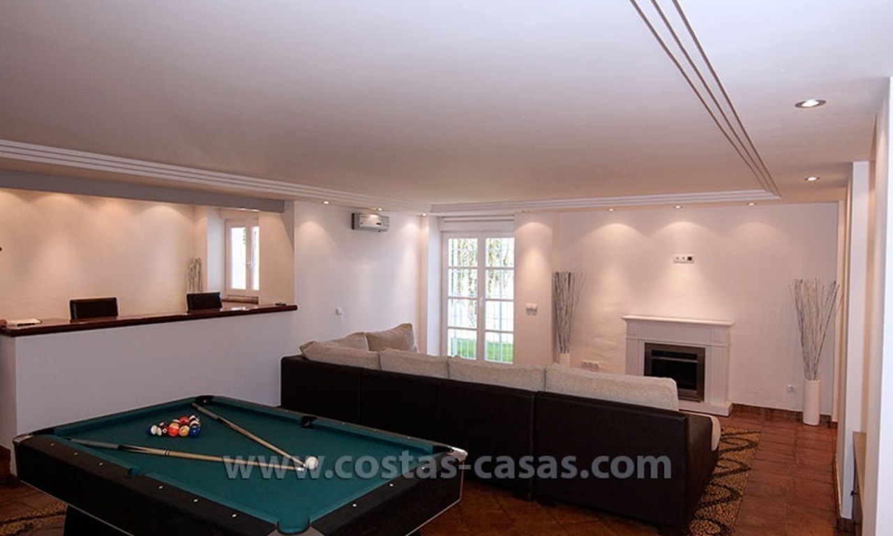 À vendre: bonne orientation, spacieuse et totalement rénovée, villa à Marbella 30