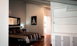 À vendre: bonne orientation, spacieuse et totalement rénovée, villa à Marbella 23