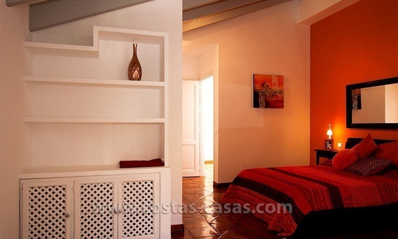 À vendre: bonne orientation, spacieuse et totalement rénovée, villa à Marbella 26
