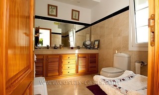 À vendre: Grande villa, bien entretenue à Marbella - Estepona 20