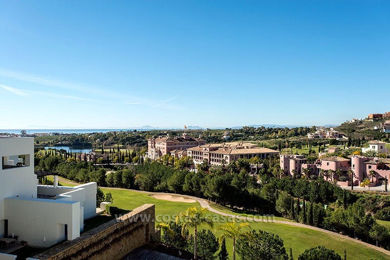 À vendre: Appartement contemporain de luxe en première ligne de golf dans le triangle Marbella - Benahavis- Estepona