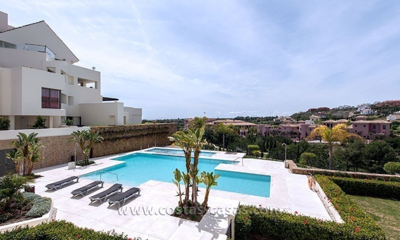 À vendre: Appartement contemporain de luxe en première ligne de golf dans le triangle Marbella - Benahavis- Estepona 4