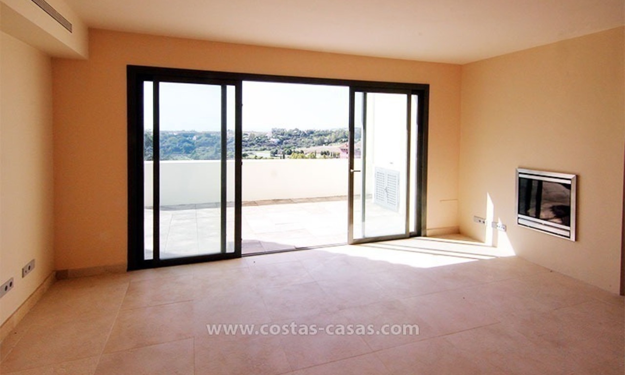 À vendre: Appartement contemporain de luxe en première ligne de golf dans le triangle Marbella - Benahavis- Estepona 7