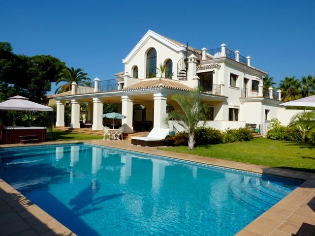 Large villa de luxe près de la plage à vendre à Marbella