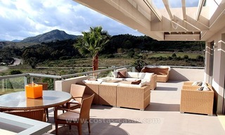 Pour une location de vacances à Marbella – zone de Benahavís: Appartement contemporain de Golf luxueux 1
