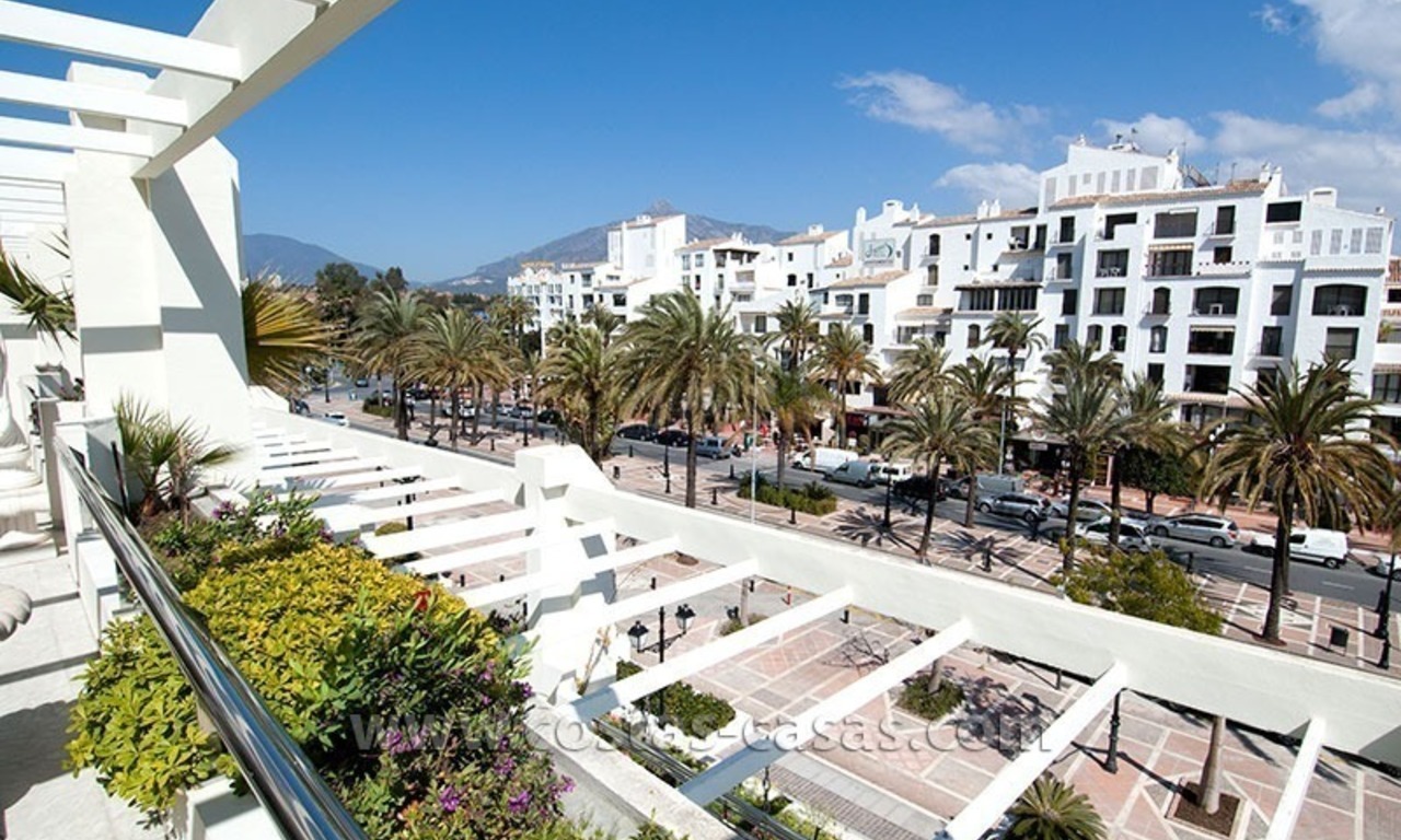 À vendre: Appartement exclusif à Playas del Duque - immobilier en bord de mer à Puerto Banus, Marbella 1
