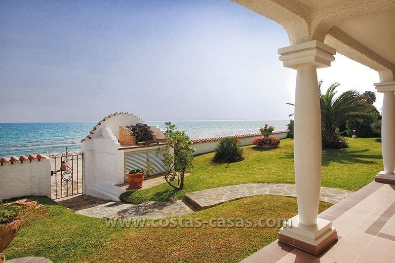 À vendre: Villa en première ligne de plage à Marbella
