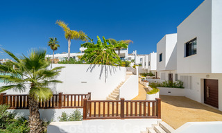 Magnifiques nouvelles maisons de ville à vendre modernes sur la Mille d’Or, Marbella. Dernière unité! Prêt à emménager. 28562 