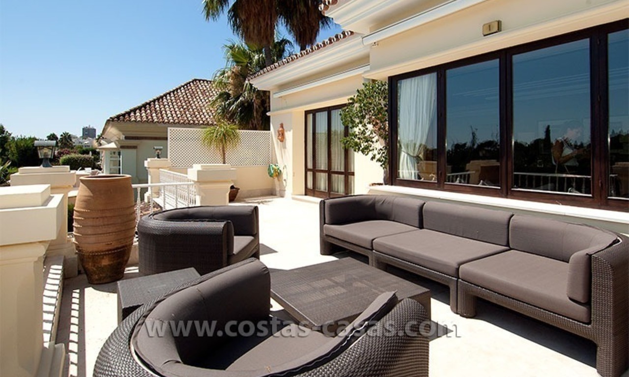 À vendre: Villa en première ligne de golf à Nueva Andalucía, Marbella 5