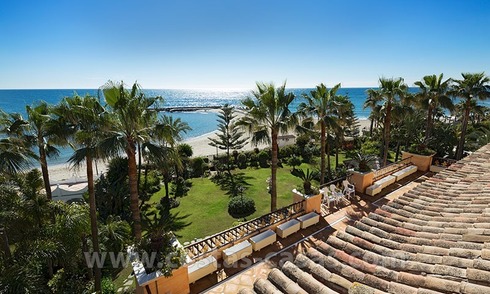 Penthouse exclusif à vendre en première ligne de plage à Puerto Banús, Marbella 