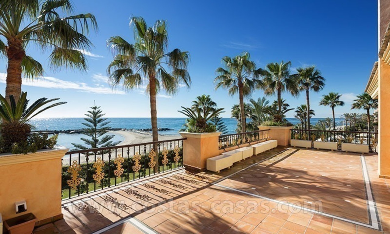 Penthouse exclusif à vendre en première ligne de plage à Puerto Banús, Marbella 2