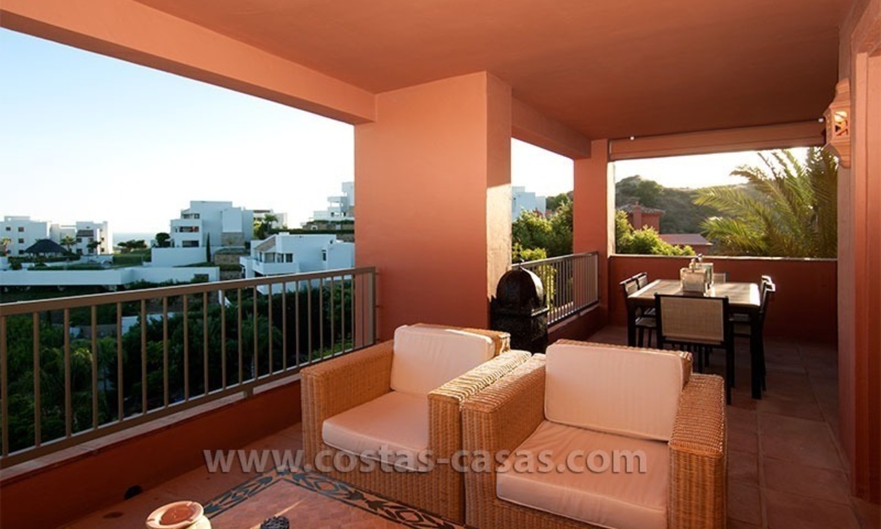 A vendre: Appartement de luxe dans un complexe de golf entre Marbella, Benahavís et Estepona 2