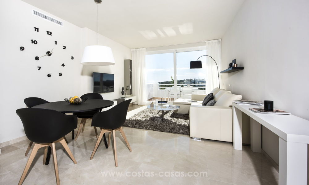 Appartements contemporains de style méditerranéen et à vendre avec leur propre lagon privé sur la Costa del Sol 20069