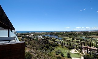 À louer pour des vacances: Appartement de luxe neuf avec une vue impressionnante sur la mer entre Marbella et Estepona 3