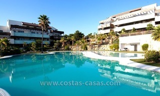 À louer pour des vacances: Appartement de luxe neuf avec une vue impressionnante sur la mer entre Marbella et Estepona 25