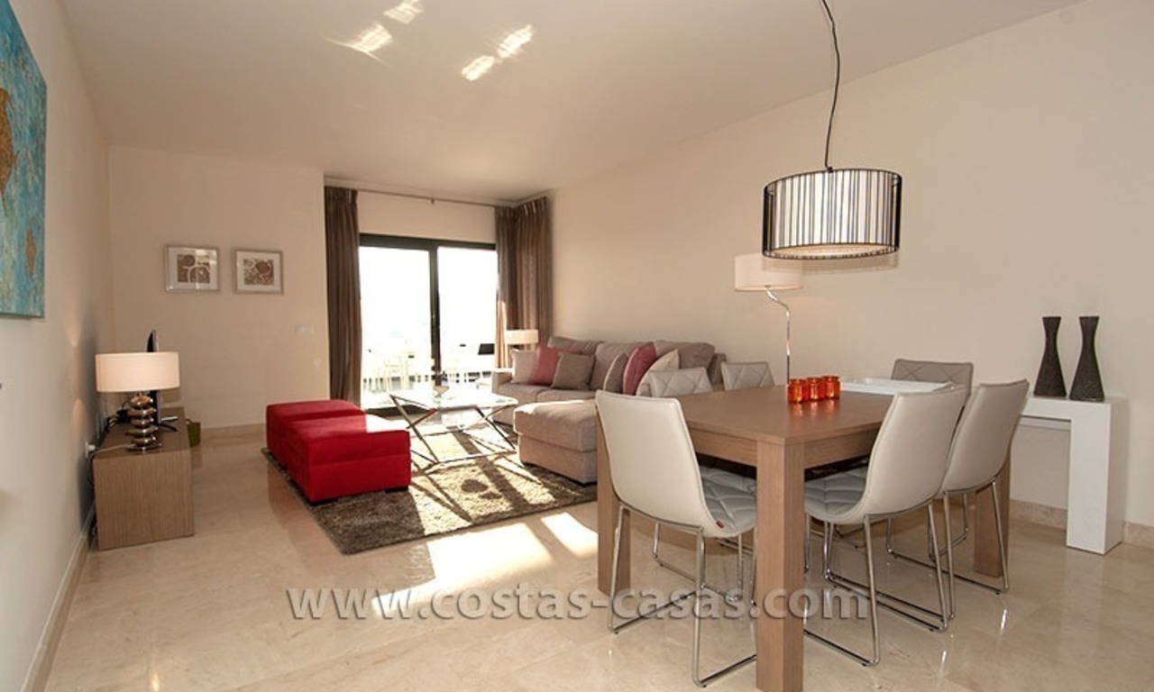 À louer pour des vacances: Appartement de luxe neuf avec une vue impressionnante sur la mer entre Marbella et Estepona 11