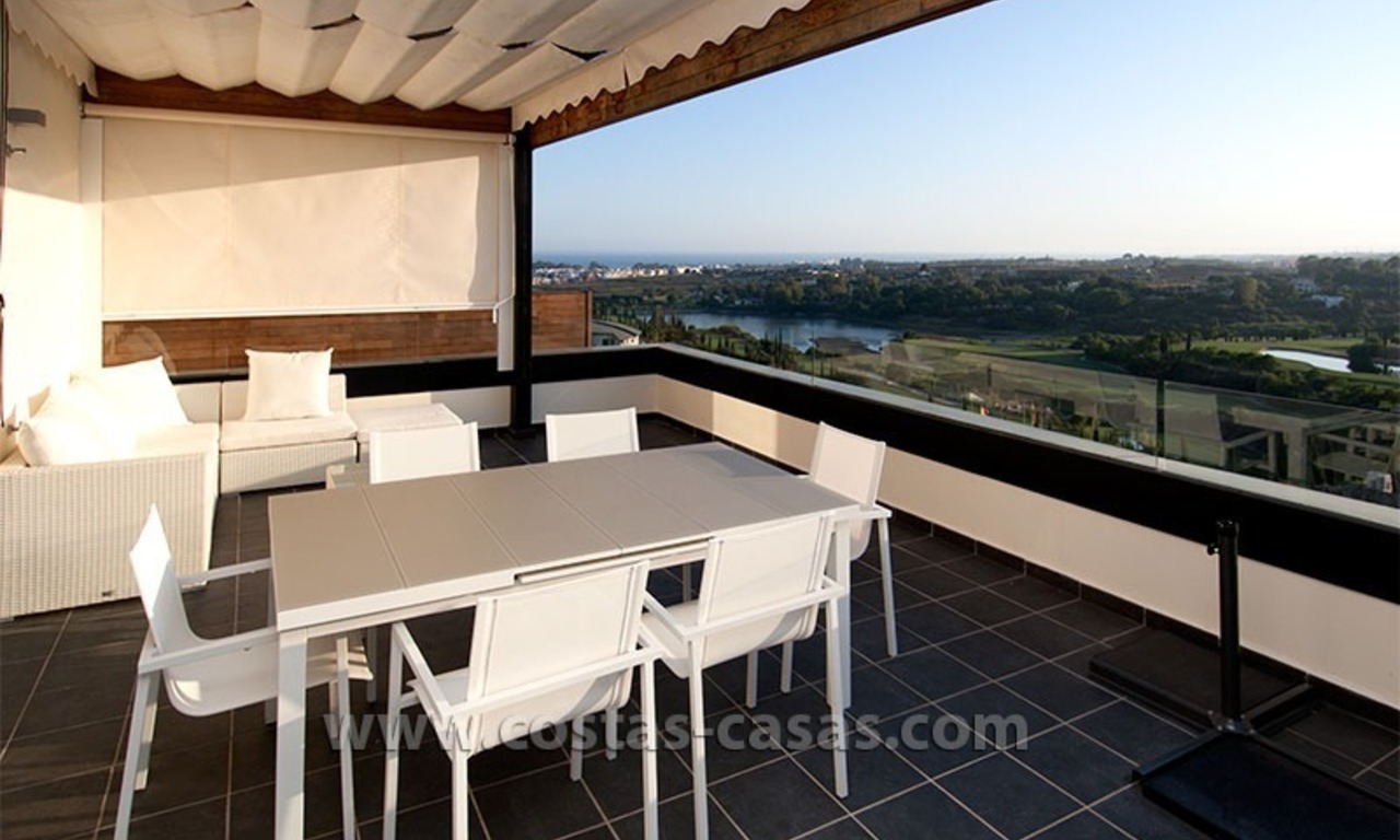 À louer pour des vacances: Appartement de luxe neuf avec une vue impressionnante sur la mer entre Marbella et Estepona 6