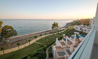Revente: Exclusive Penthouse moderne en première ligne de plage, nouvelle mille d’or, Marbella - Estepona 1
