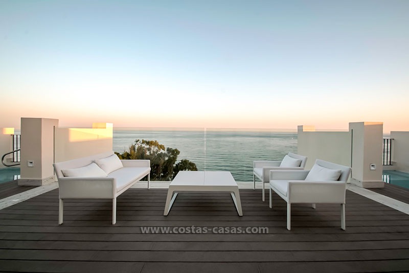 Revente: Exclusive Penthouse moderne en première ligne de plage, nouvelle mille d’or, Marbella - Estepona 