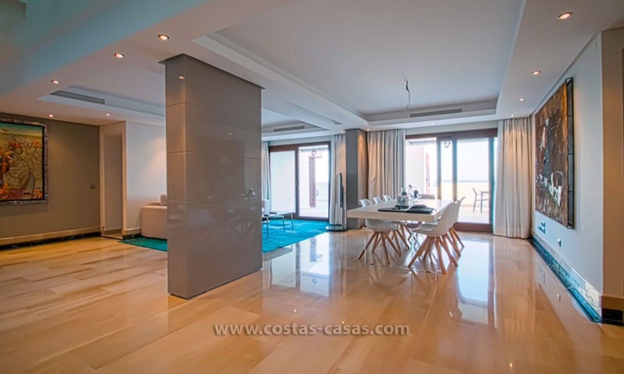 Revente: Exclusive Penthouse moderne en première ligne de plage, nouvelle mille d’or, Marbella - Estepona 2