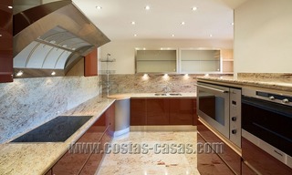 Penthouse exclusif à vendre en première ligne de plage à Puerto Banús, Marbella 10