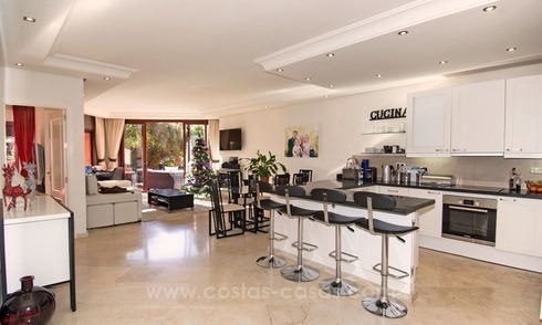 Appartement avec jardin de luxe à vendre, complexe en première ligne de plage, Nouvelle Mille d’Or, Marbella - Estepona 