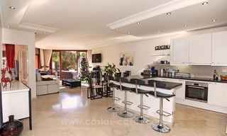 Appartement avec jardin de luxe à vendre, complexe en première ligne de plage, Nouvelle Mille d’Or, Marbella - Estepona 0