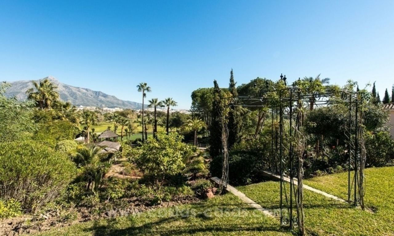 A vendre: Très belle villa en seconde ligne de golf à Nueva Andalucía, Marbella 2