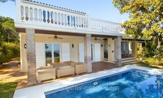 Une charmante villa de 4 chambres à vendre dans la communauté fermée exclusive de El Madroñal à Marbella - Benahavis, avec d'excellentes vues sur la mer 6