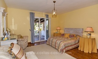 Une charmante villa de 4 chambres à vendre dans la communauté fermée exclusive de El Madroñal à Marbella - Benahavis, avec d'excellentes vues sur la mer 20