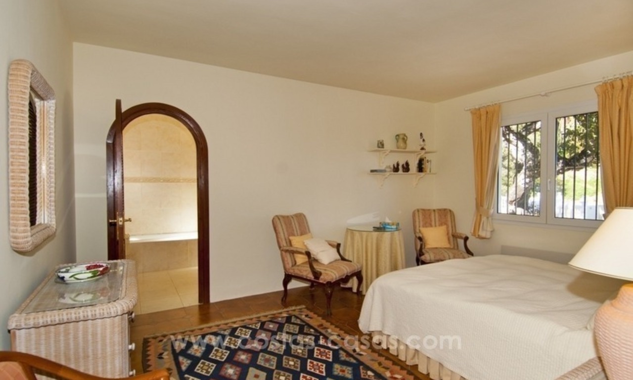 Une charmante villa de 4 chambres à vendre dans la communauté fermée exclusive de El Madroñal à Marbella - Benahavis, avec d'excellentes vues sur la mer 22