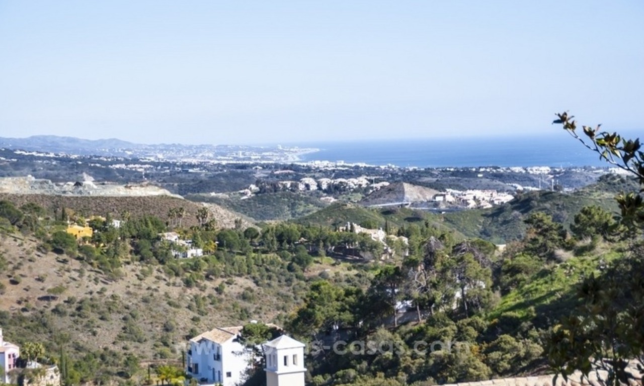 Une charmante villa de 4 chambres à vendre dans la communauté fermée exclusive de El Madroñal à Marbella - Benahavis, avec d'excellentes vues sur la mer 30