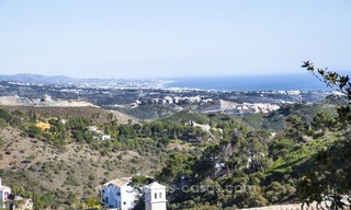 Une charmante villa de 4 chambres à vendre dans la communauté fermée exclusive de El Madroñal à Marbella - Benahavis, avec d'excellentes vues sur la mer 30