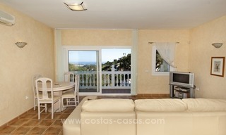 Une charmante villa de 4 chambres à vendre dans la communauté fermée exclusive de El Madroñal à Marbella - Benahavis, avec d'excellentes vues sur la mer 33