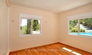 Entièrement rénové villa moderne de qualité à vendre à El Madroñal, Benahavis 10