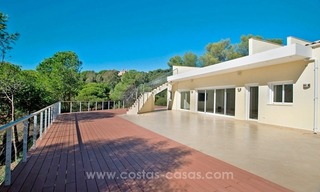 Entièrement rénové villa moderne de qualité à vendre à El Madroñal, Benahavis 15