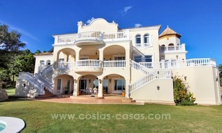 Belle villa de style classique à vendre dans le Complexe Marbella Club Golf 0