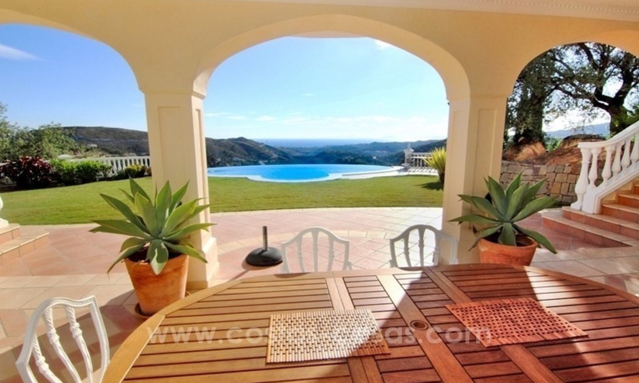 Belle villa de style classique à vendre dans le Complexe Marbella Club Golf 3